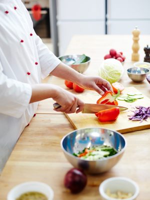 chef-cooking-salad.jpg